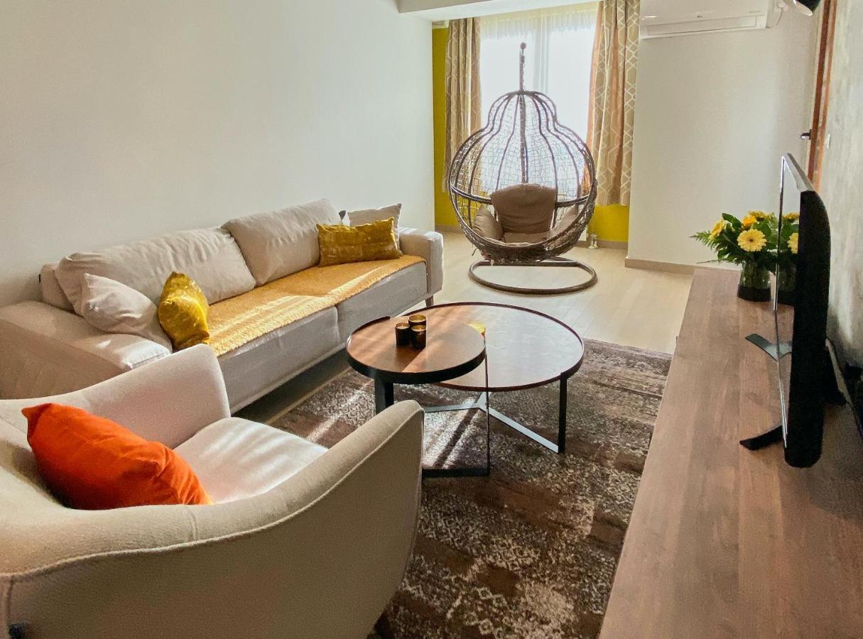 Stylish Apartment, Skopje Centre - Private Parking - Panoramic Views Ngoại thất bức ảnh